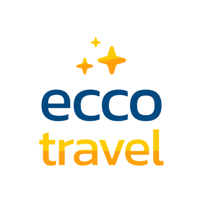 Logo Ecco Travel na tle biura podróży