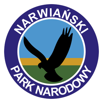 Logo Narwiańskiego Parku Narodowego — ptak nad rozlewiskiem w niebieskim kole