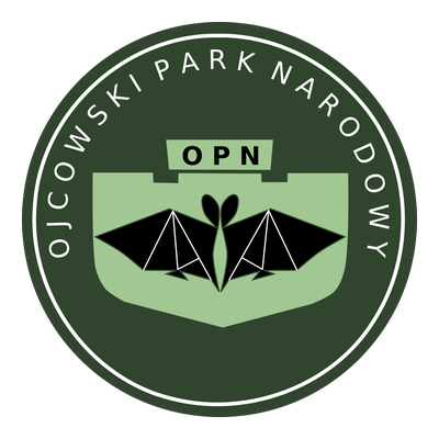Logo Ojcowskiego Parku Narodowego — nietoperze i brama zamku w Ojcowie na zielonym tle