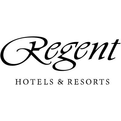Logo Regent Warsaw na tle elewacji hotelu przy Belwederskiej 23